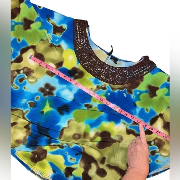 New Directions Gorgeous Multicolor Flowy Sleeves Top - Picture 4 of 7